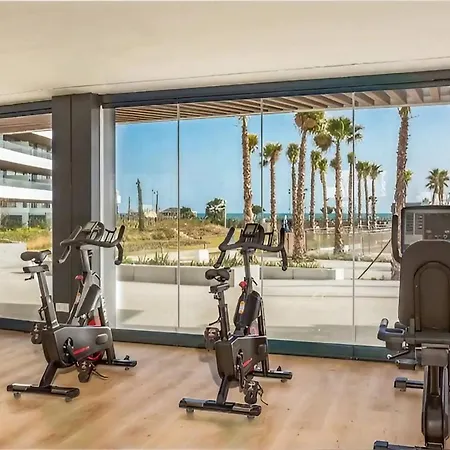 Luxury Complex Beachfront Apartment, Infinity Pool, Sauna, Gym And Large Terrace Apartment