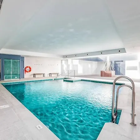 Apartment Luxury Complex Beachfront Apartment, Infinity Pool, Sauna, Gym And Large Terrace *